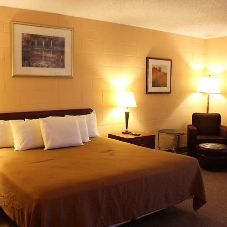 Sunlac Inn Lakota Extérieur photo