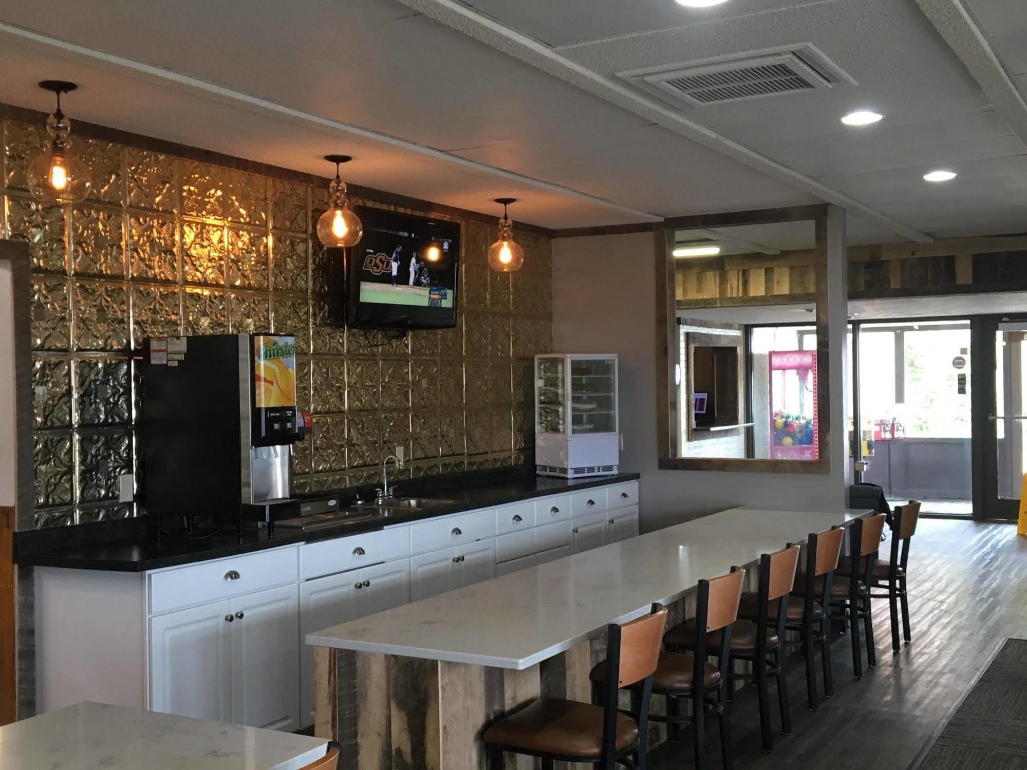 Sunlac Inn Lakota Extérieur photo