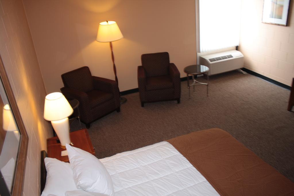 Sunlac Inn Lakota Extérieur photo